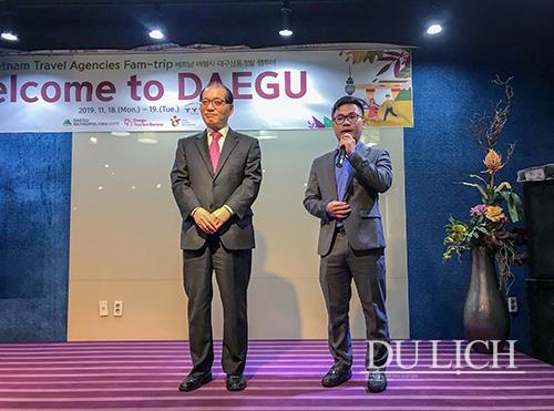 Cục trưởng Cục Du lịch Daegu - ông Oh Yong Su (trái) phát biểu tại sự kiện